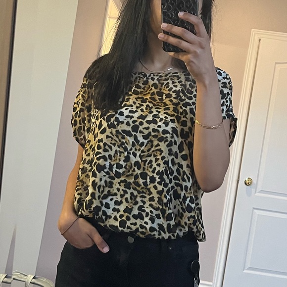 Cheetah Print Top 🐆 - Picture 2 of 2